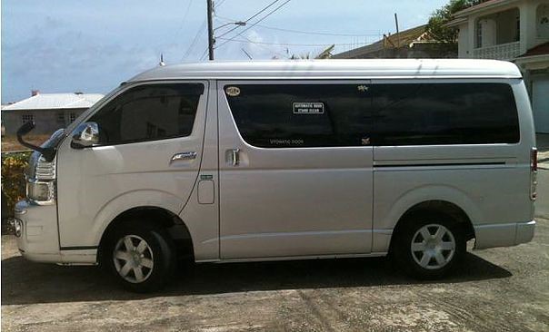 Toyota-Hiace-9 seater